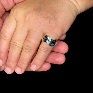 925 Sterling Silver Abalone Shell Ring Size 7.5 Wave Design
